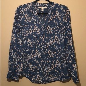 Blue blouse with pink hearts